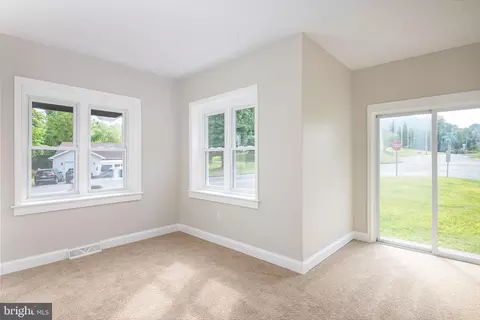Living - 227 Montrose Blvd, Reading, PA 19607 photo 2 of 2