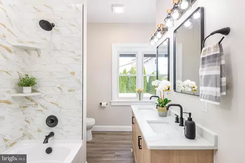 Bath - 227 Montrose Blvd, Reading, PA 19607 photo 1 of 2