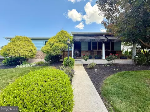 60 Eisenhower Dr, Boyertown, PA 19512