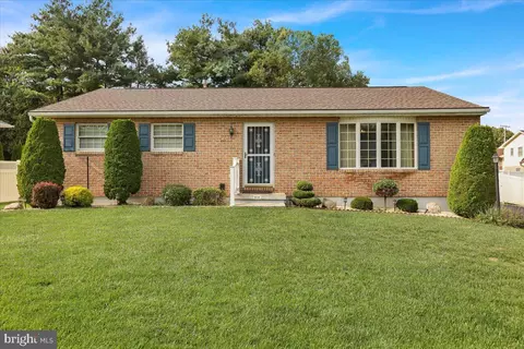 809 Whitner Rd, Reading, PA 19605 photo 2