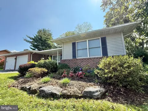 1120 Riverview Dr, Reading, PA 19605