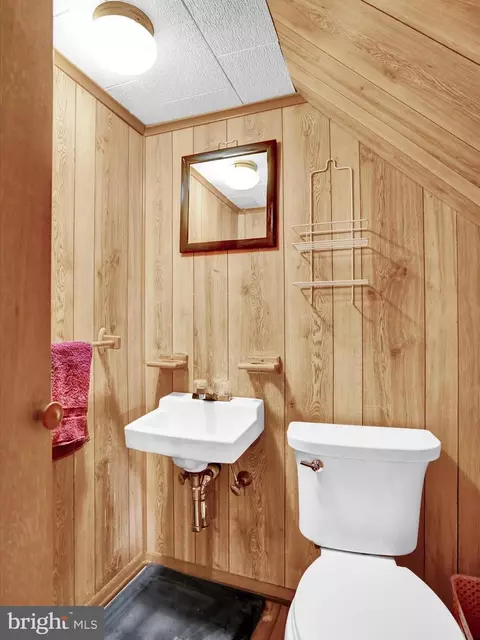 Bath - 206 N Miller St, Reading, PA 19607 photo 4 of 4