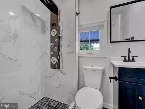 Bath - 1540 Moss St, Reading, PA 19604 photo 1 of 2