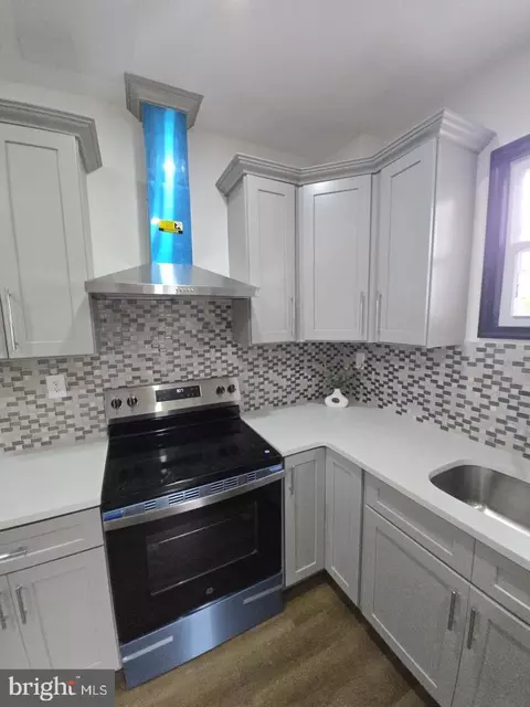 Kitchen - 27 Mull, Reading, PA 19605 photo 2 of 3