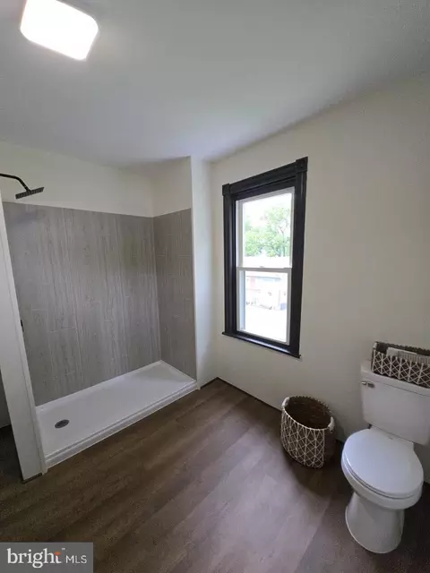 Bath - 27 Mull, Reading, PA 19605 photo 3 of 3