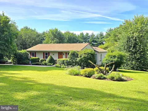 184 Fry Rd, Fleetwood, PA 19522