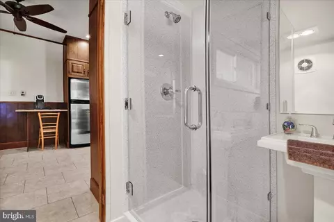 Bath - 203 W Broad St, Reading, PA 19607 photo 3 of 4