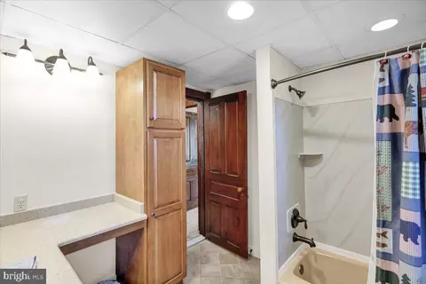 Entry Way - 203 W Broad St, Reading, PA 19607 photo 7 of 10