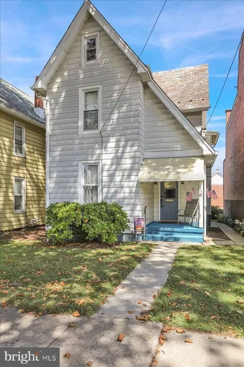 Exterior - 203 W Broad St, Reading, PA 19607 photo 4 of 6