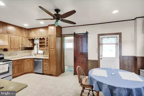 Entry Way - 203 W Broad St, Reading, PA 19607 photo 1 of 10