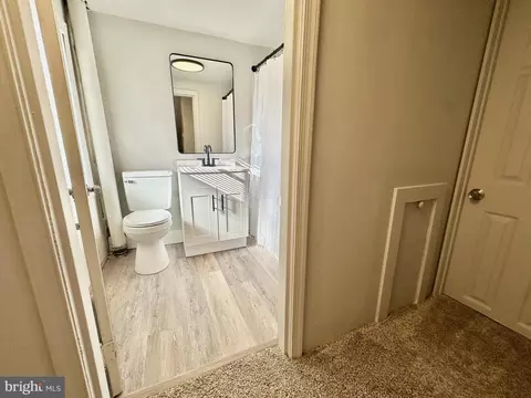 Entry Way - 131 Park Ave, Shillington, PA 19607 photo 2 of 4