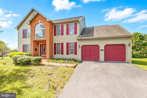 102 Old Airport Rd, Douglassville, PA 19518