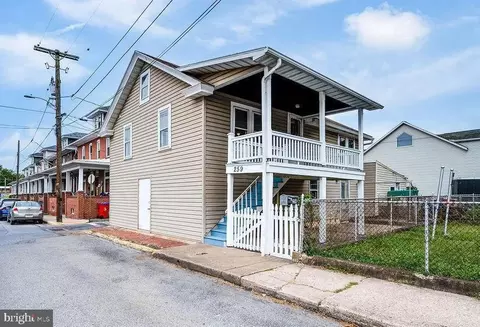 259 Walnut St, Hamburg, PA 19526
