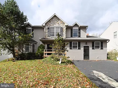 107 Clarion Dr, Douglassville, PA 19518
