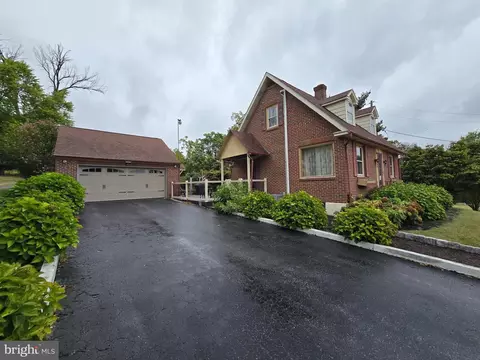 231 Douglass Dr, Douglassville, PA 19518