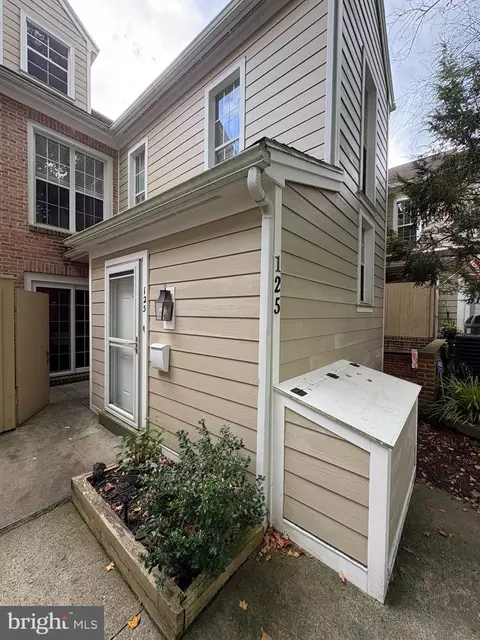 125 Medinah Dr, Reading, PA 19607