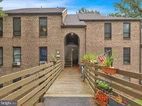 4 Fairway Rd #D, Reading, PA 19607