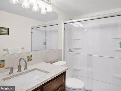 Bath - 4 Fairway Rd #D, Reading, PA 19607 photo 1 of 1