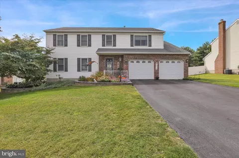 1054 Boeshore Cir, Reading, PA 19605