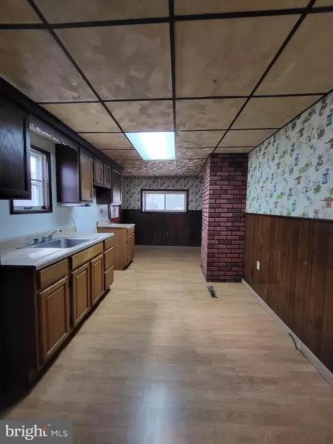 Entry Way - 1216 Spring St, Reading, PA 19604 photo 5 of 9