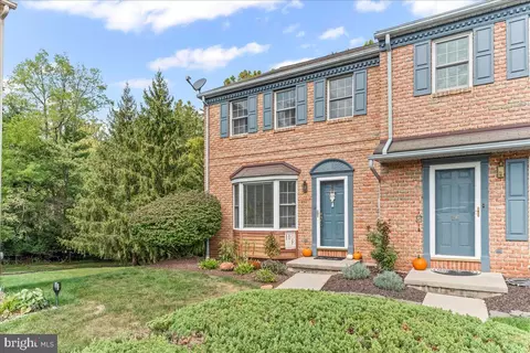 Exterior - 25 Warwick Ct, Reading, PA 19606 photo 2 of 5