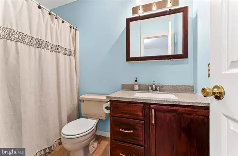 Bath - 25 Warwick Ct, Reading, PA 19606 photo 2 of 2