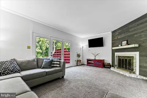 Living - 25 Warwick Ct, Reading, PA 19606 photo 3 of 3