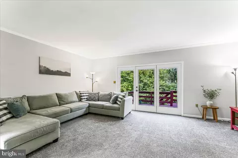 Living - 25 Warwick Ct, Reading, PA 19606 photo 2 of 3