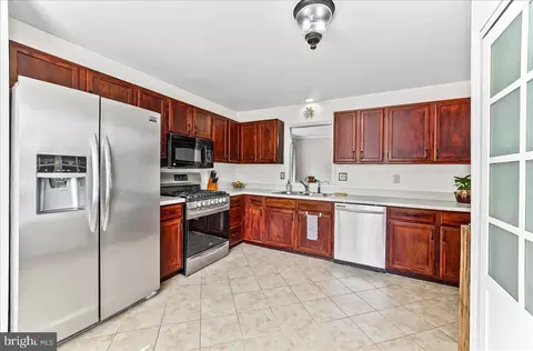 Kitchen - 25 Warwick Ct, Reading, PA 19606 photo 2 of 4