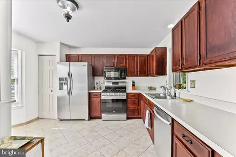 Kitchen - 25 Warwick Ct, Reading, PA 19606 photo 3 of 4