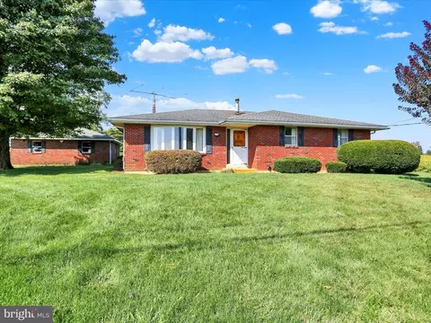 892 Valley Rd, Mertztown, PA 19539