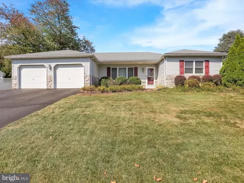 225 Faith Dr, Blandon, PA 19510