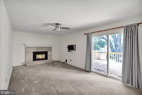 Living - 802 Apple Dr, Reading, PA 19610 photo 4 of 5