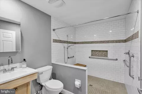 Bath - 802 Apple Dr, Reading, PA 19610 photo 1 of 3