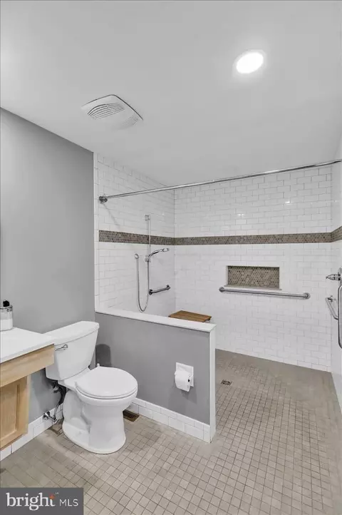 Bath - 802 Apple Dr, Reading, PA 19610 photo 2 of 3