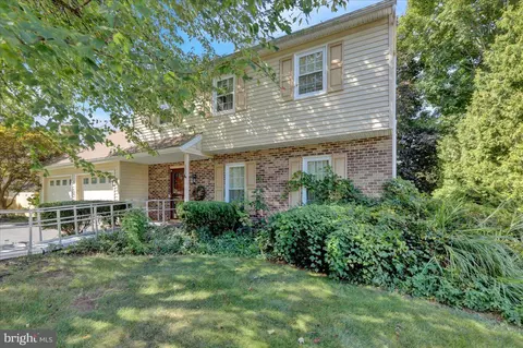 802 Apple Dr, Reading, PA 19610