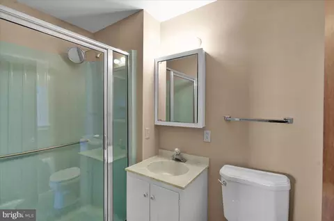 Bath - 802 Apple Dr, Reading, PA 19610 photo 3 of 3
