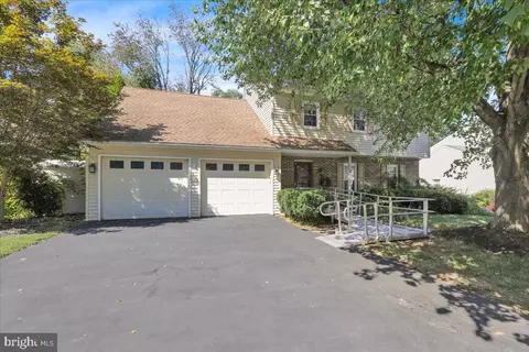 Exterior - 802 Apple Dr, Reading, PA 19610 photo 2 of 7
