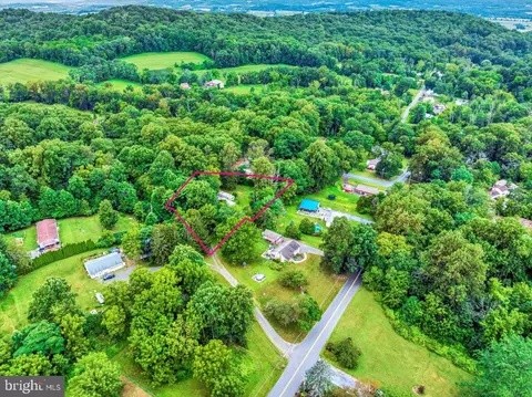 28 Powerline Rd, Boyertown, PA 19512