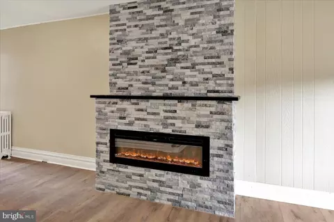 Entry Way - 1323 Walnut St, Reading, PA 19604 photo 2 of 11