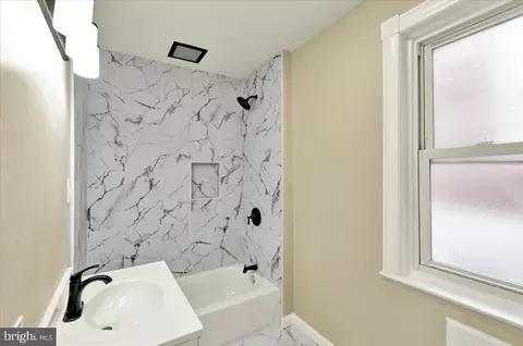 Bath - 1323 Walnut St, Reading, PA 19604 photo 1 of 2