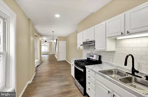 Entry Way - 1323 Walnut St, Reading, PA 19604 photo 7 of 11
