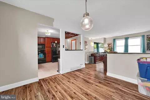 Entry Way - 118 Charles Blvd, Sinking Spring, PA 19608 photo 2 of 4