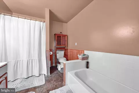 Bath - 118 Charles Blvd, Sinking Spring, PA 19608 photo 1 of 3