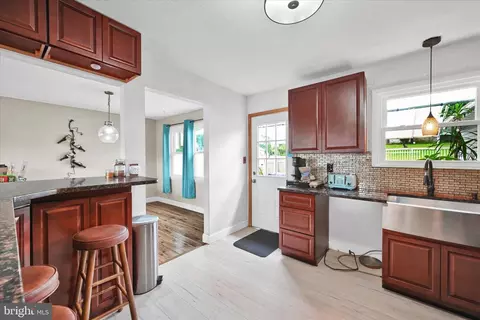 Entry Way - 118 Charles Blvd, Sinking Spring, PA 19608 photo 3 of 4