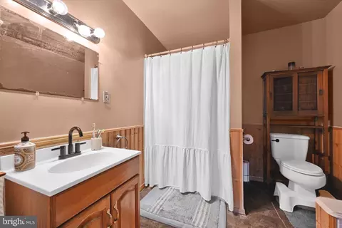 Bath - 118 Charles Blvd, Sinking Spring, PA 19608 photo 2 of 3