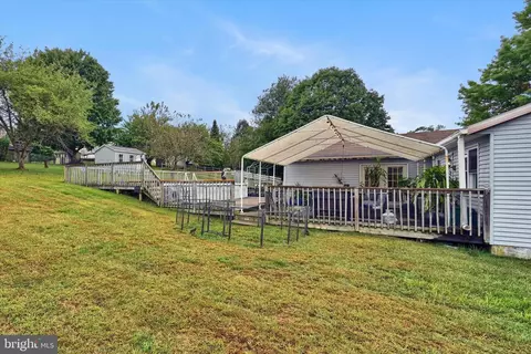 Exterior - 118 Charles Blvd, Sinking Spring, PA 19608 photo 5 of 8