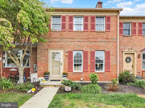 21 Warwick Ct, Reading, PA 19606