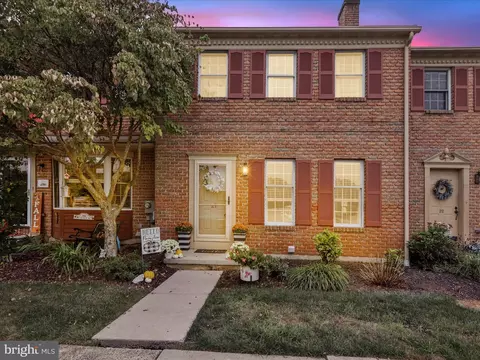 21 Warwick Ct, Reading, PA 19606 photo 2