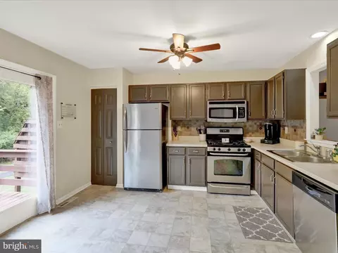 21 Warwick Ct, Reading, PA 19606 photo 8